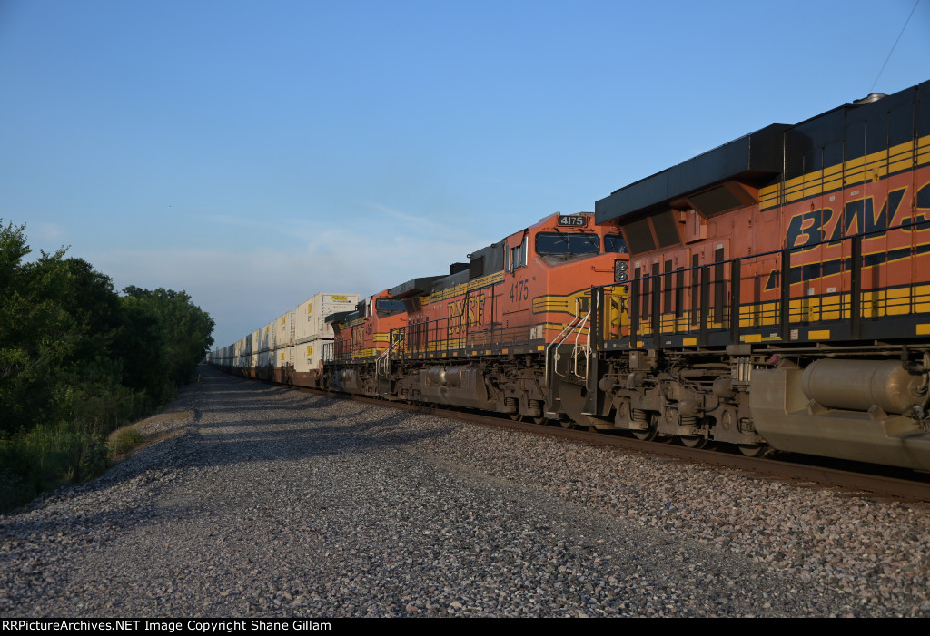 BNSF 4175 Roster shot